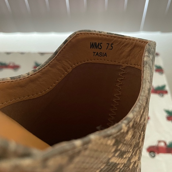 Snake Print Heels - Picture 5 of 7